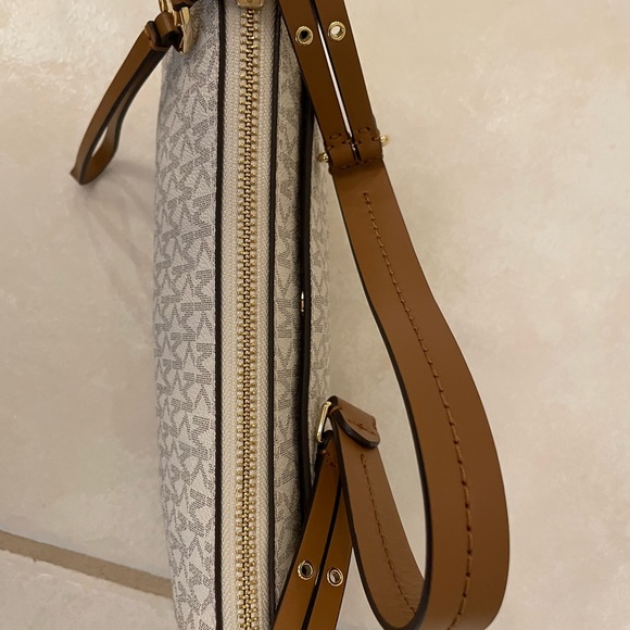 Michael Kors, small bag. - Picture 7 of 12